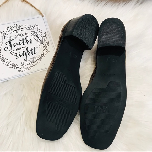 Stuart Weitzman Brown Embossed Loafers Sz 8.5AA - Picture 8 of 9